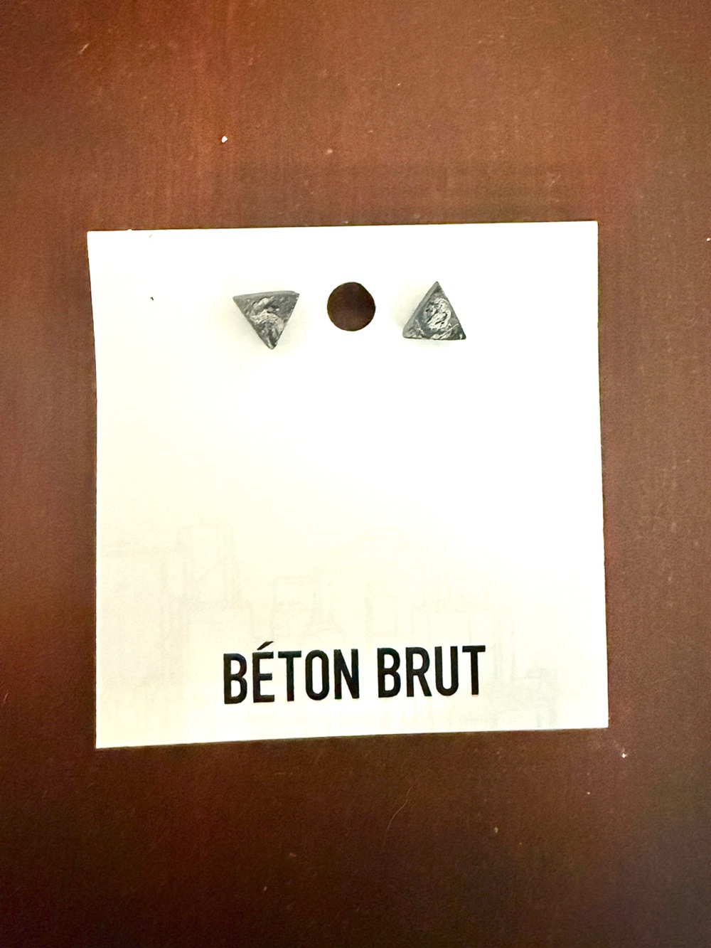 Béton Brut Triangle Stud Earrings in Marbled Gray